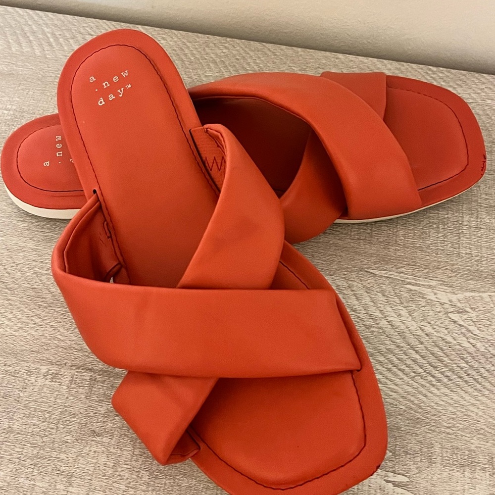 Crisscross cushioned sole slide sandals sz 10 w/bonus 2 pair of flip flops
